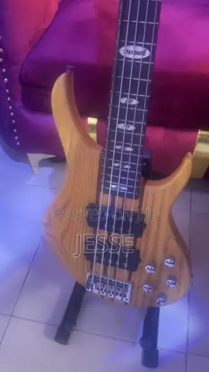 5 Strings Active Standard Bass Guitar