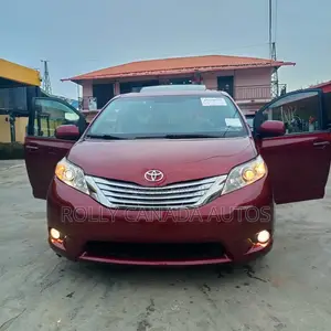 Toyota Sienna XLE 7 Passenger (3.5L 6cyl 6A) 2016 Burgundy