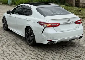 Toyota Camry XSE V6 FWD (3.5L 6cyl 8AM) 2018 White