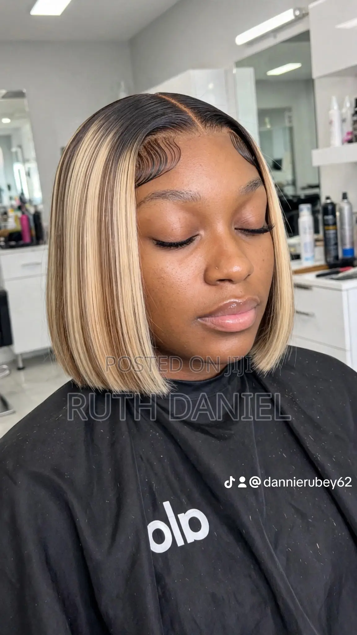 Luxury Curly Wig Human Hair Blend With Free Delivery in Ogun State
