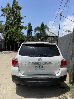 Toyota Highlander Limited 3.5l 4WD 2013 White