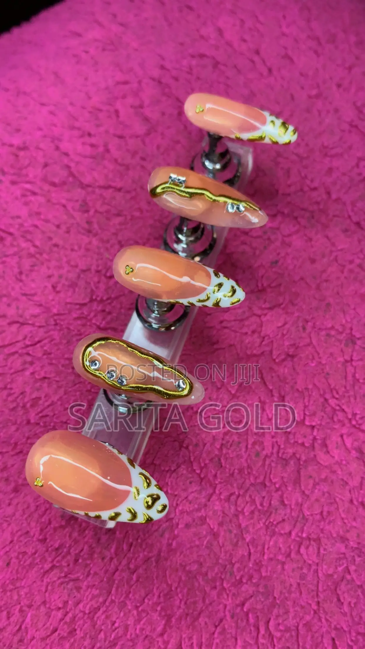 SaritaGold Press on Nails