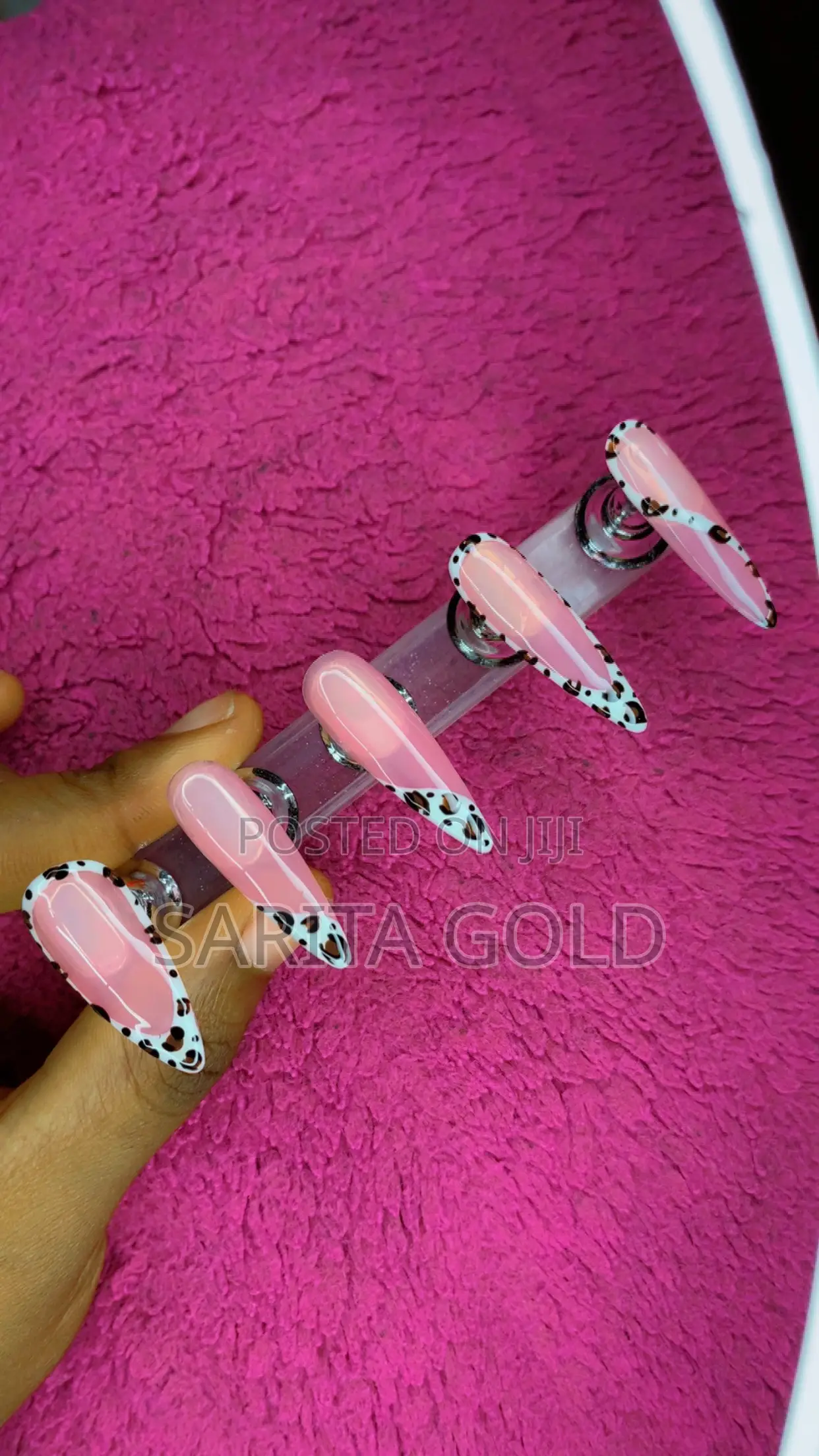 SaritaGold Press on Nails