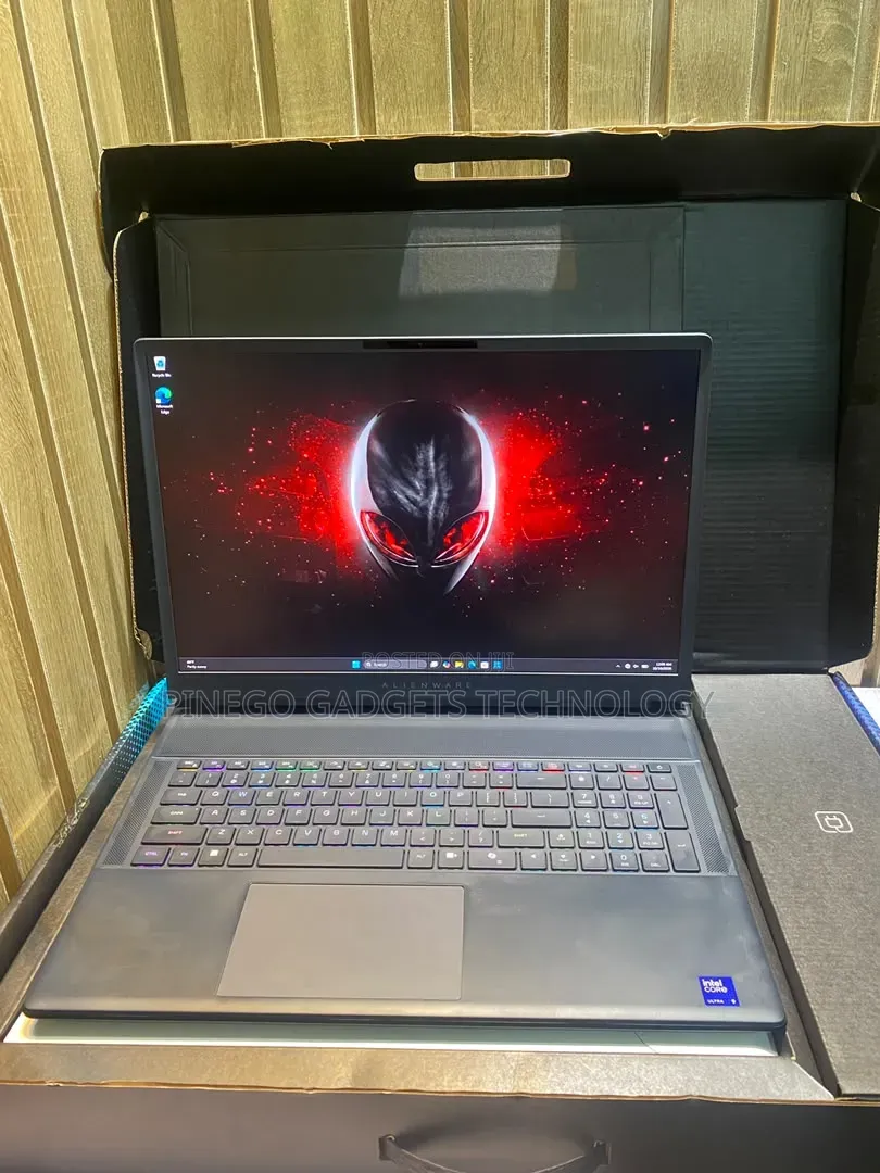 New Laptop Alienware 18 Area-51 32GB Intel Core Ultra 9 SSD 2T