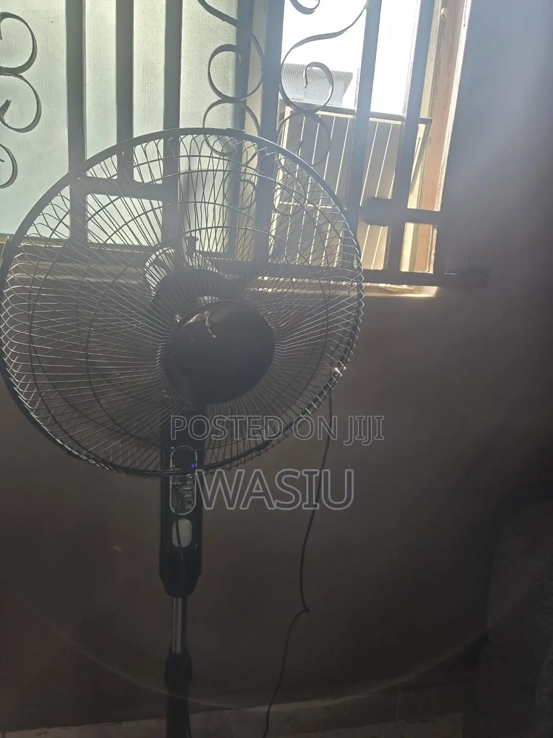 16" Solar Standing Fan