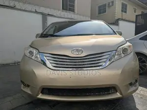 Toyota Sienna LE 7 Passenger 2011 Gold