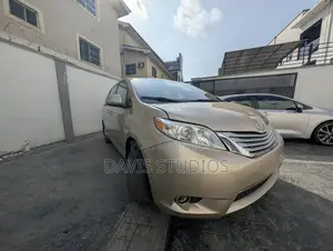 Toyota Sienna LE 7 Passenger 2011 Gold
