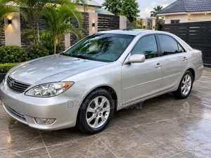 Toyota Camry XLE 4dr Sedan (2.4L 4cyl 5A) 2005 Silver