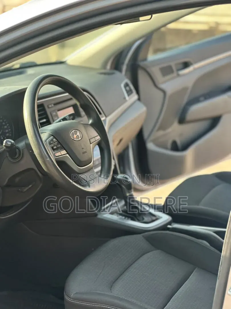 Hyundai Elantra 2017 Silver