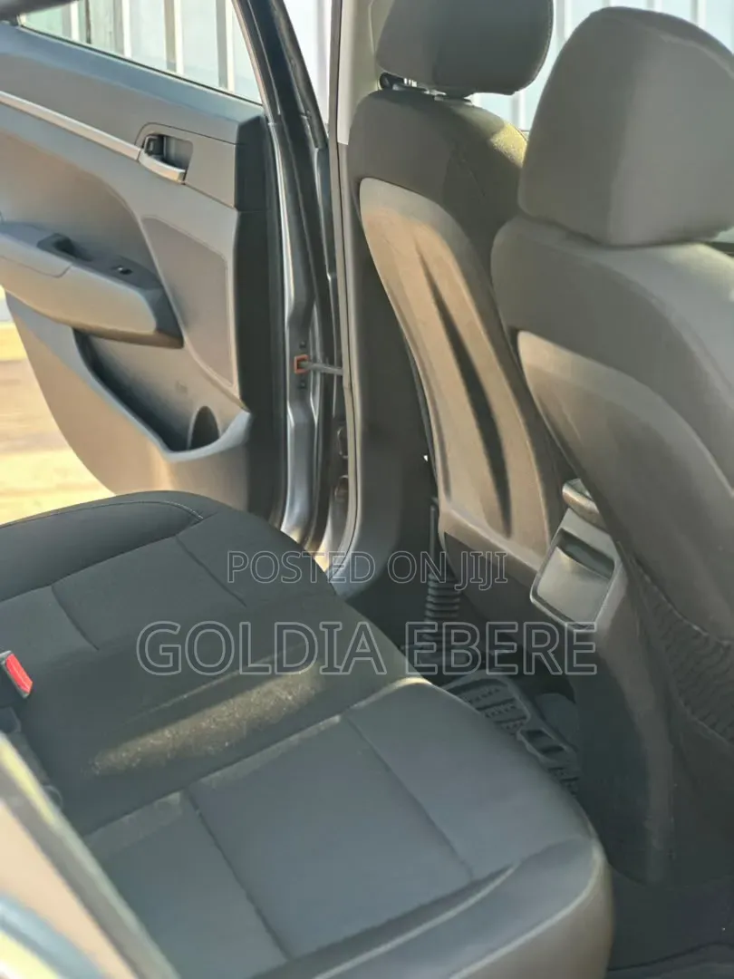 Hyundai Elantra 2017 Silver