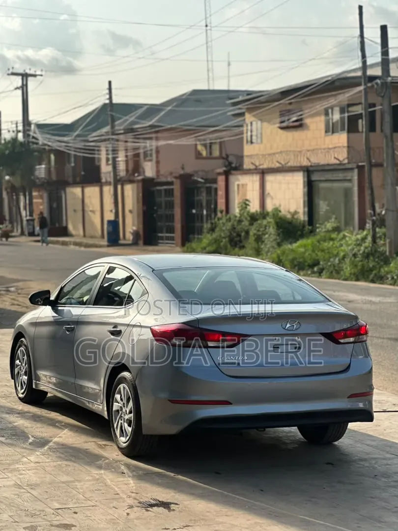 Hyundai Elantra 2017 Silver