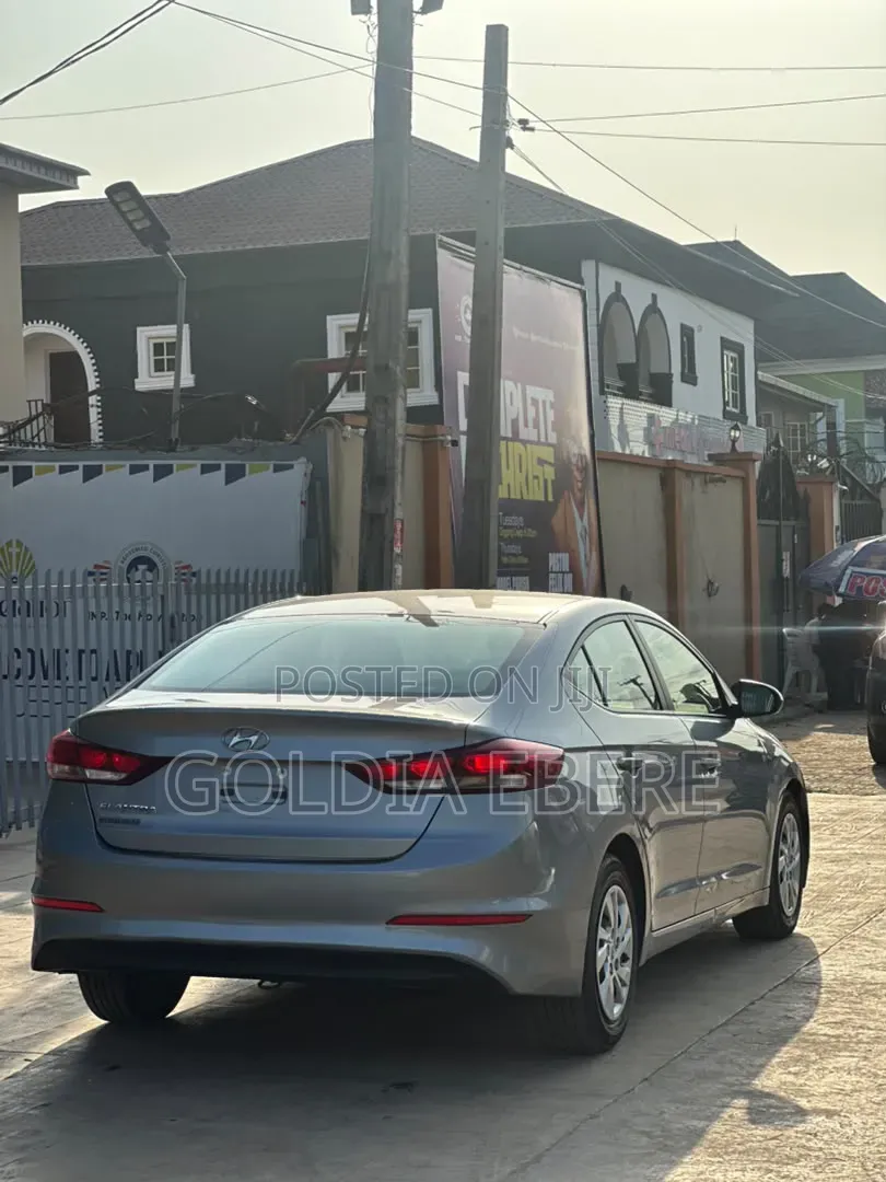 Hyundai Elantra 2017 Silver