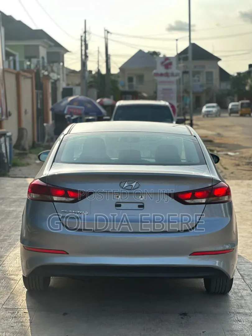 Hyundai Elantra 2017 Silver