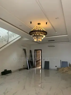 3bdrm Maisonette in Regional-View, Jakande for rent