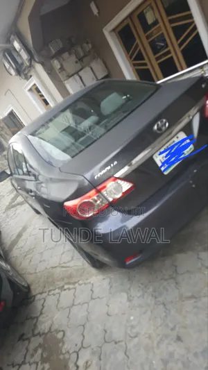 Toyota Corolla LE 4dr Sedan (1.8L 4cyl 4A) 2012 Gray
