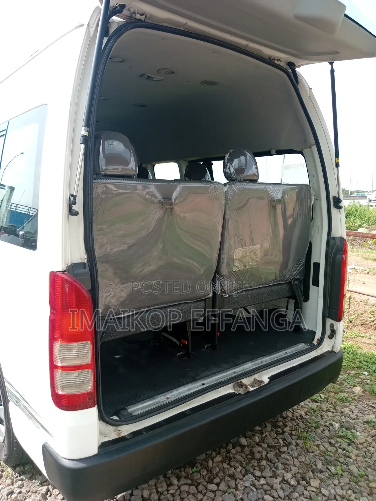 Toyota HiAce 2012 White