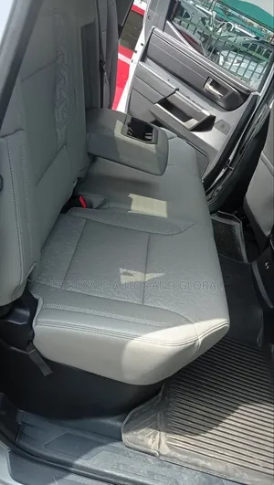 Toyota Tundra 2025 Silver