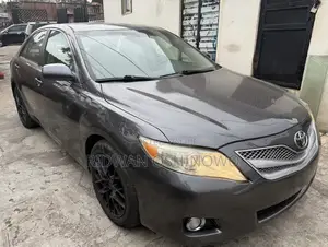 Toyota Camry XLE V6 4dr Sedan (3.5L 6cyl 6AM) 2010 Gray