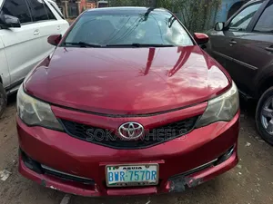 Toyota Camry LE 4dr Sedan (2.5L 4cyl 6A) 2013 Red