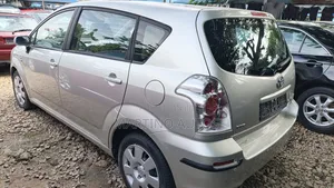 Toyota Verso 2010 Silver