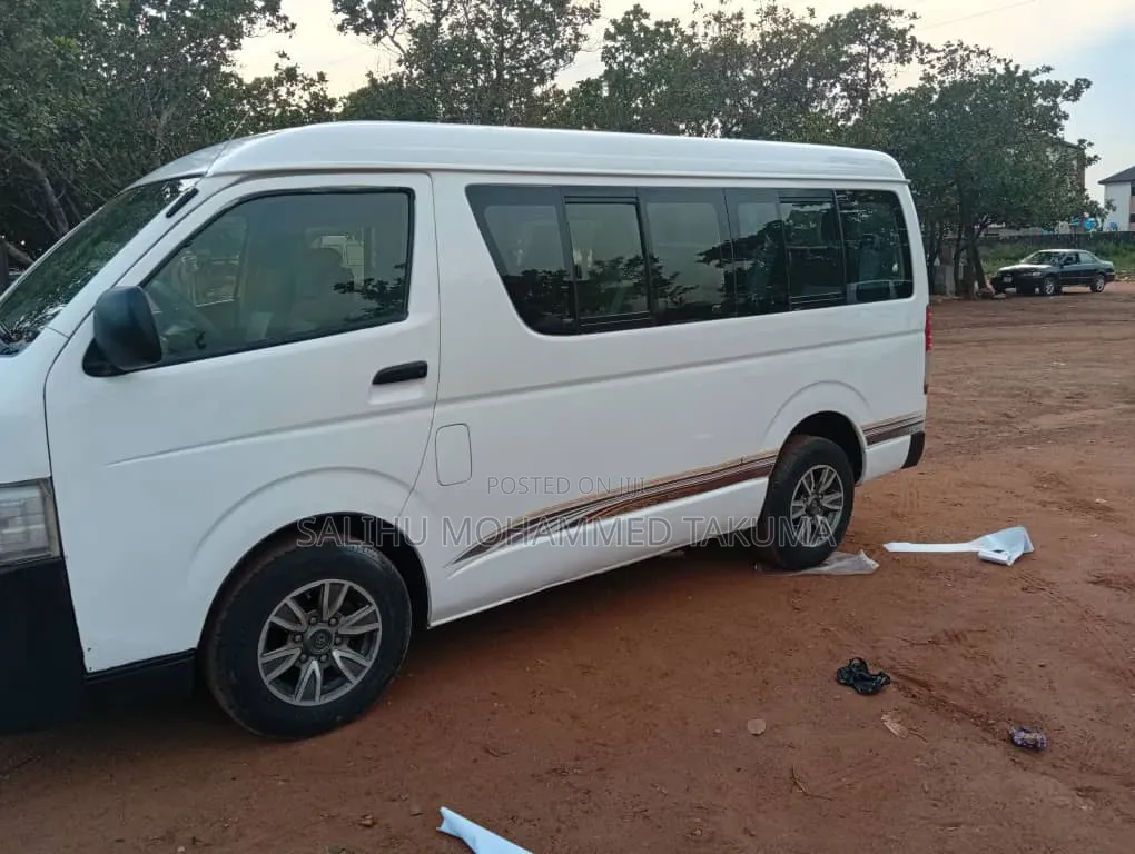 Toyota HiAce 2012 White