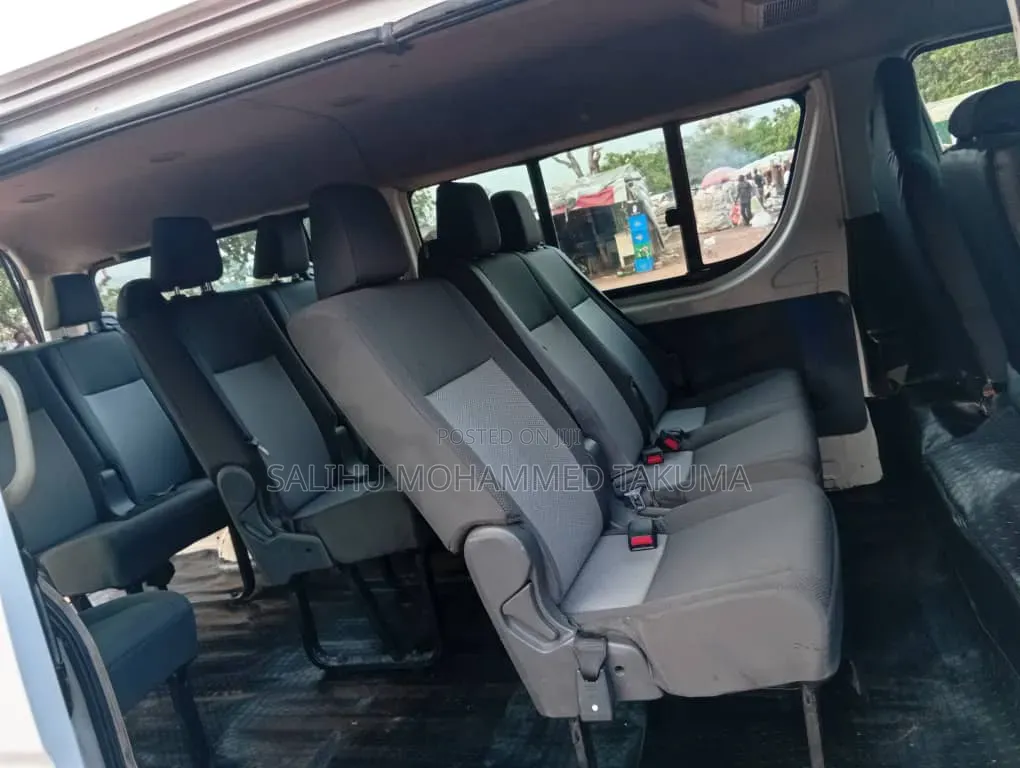 Toyota HiAce 2012 White