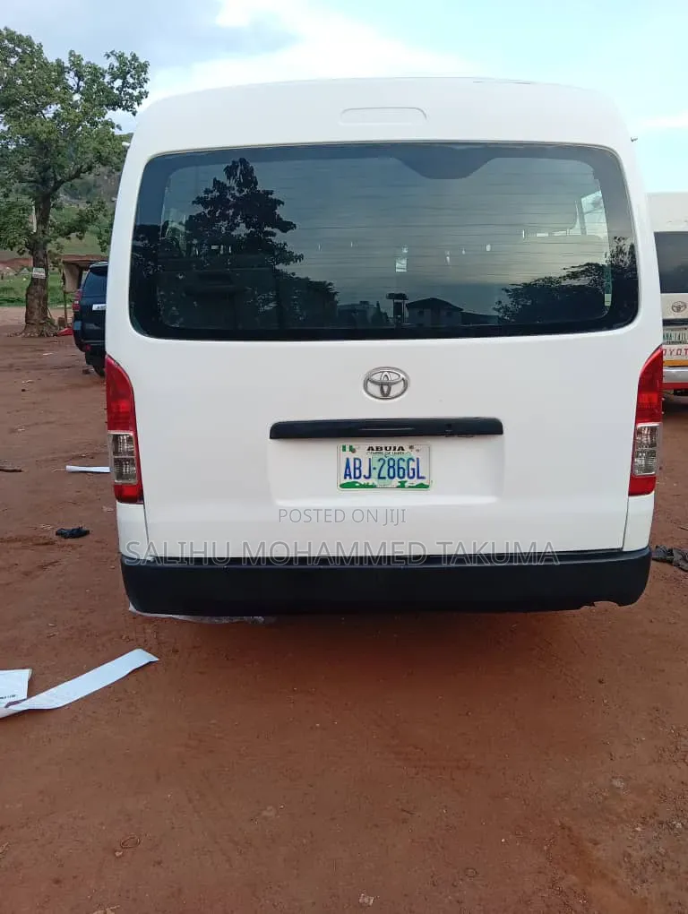Toyota HiAce 2012 White