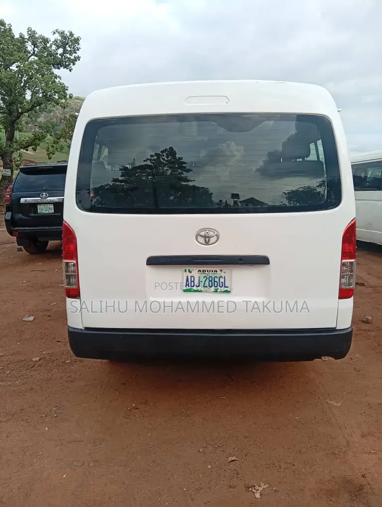 Toyota HiAce 2012 White