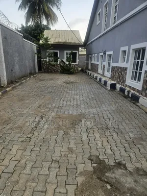 4bdrm Bungalow in Wuse Zone for rent