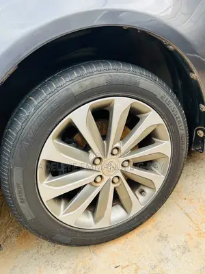 Toyota Avensis 2015 Gray