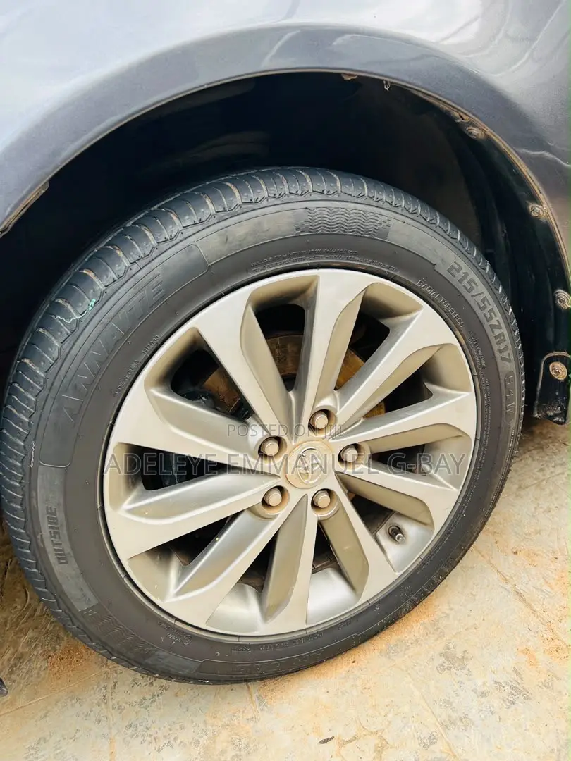 Toyota Avensis 2015 Gray