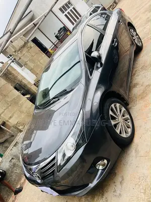 Toyota Avensis 2015 Gray