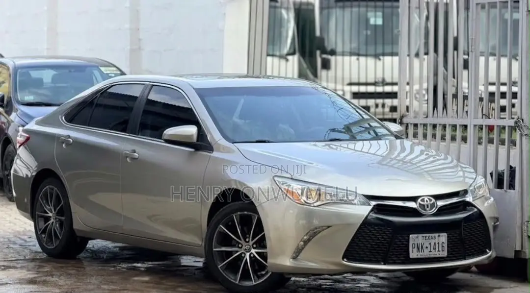 Toyota Camry 2015 Gold
