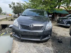 Toyota Verso 1.8 2013 Gray