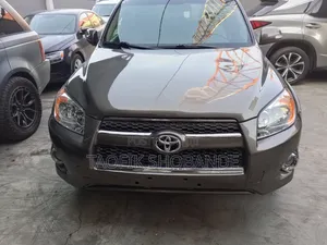 Toyota RAV4 2010 Gold
