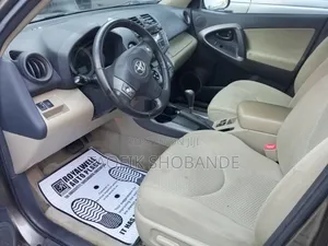 Toyota RAV4 2010 Gold