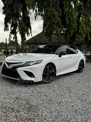 Toyota Camry XSE FWD (2.5L 4cyl 8AM) 2018 White