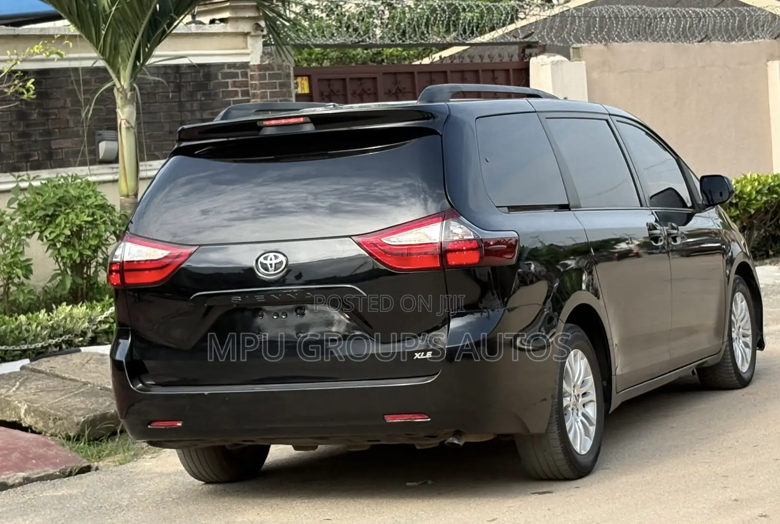 Toyota Sienna 2012 Black