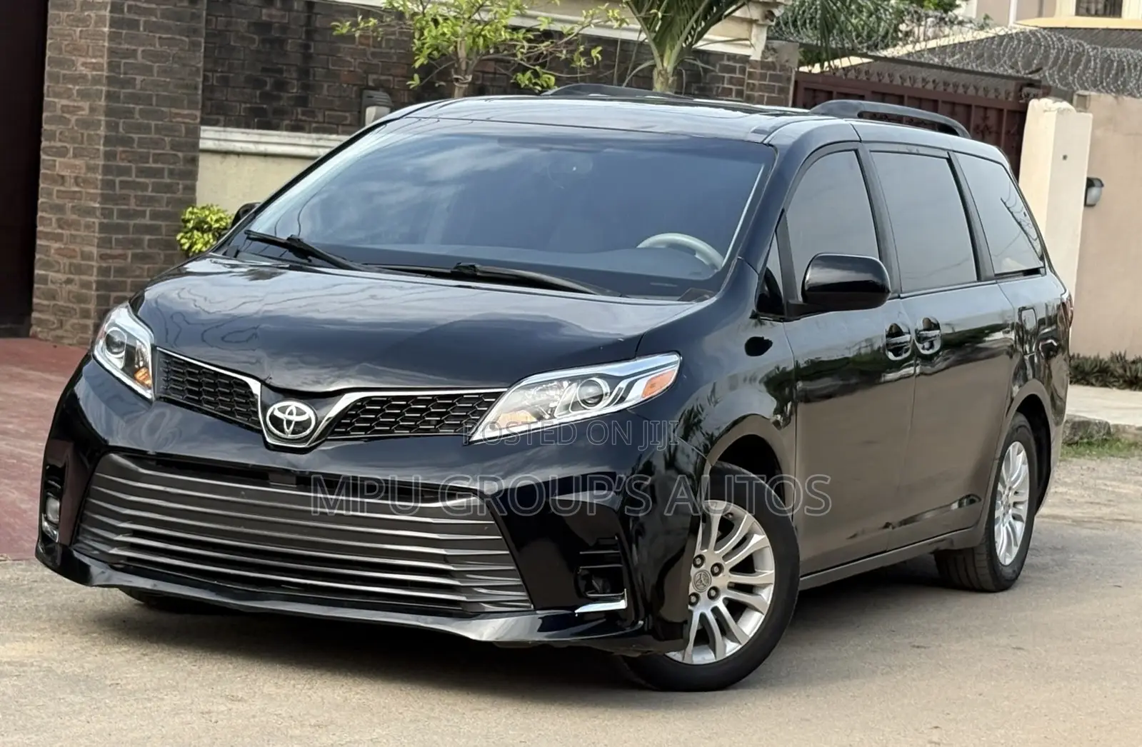 Toyota Sienna 2012 Black