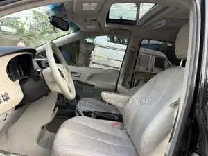 Toyota Sienna 2012 Black
