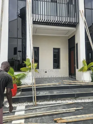 5bdrm Duplex in Main Gusape, Guzape District for sale