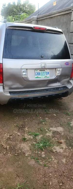 Honda Pilot 2005 Gold