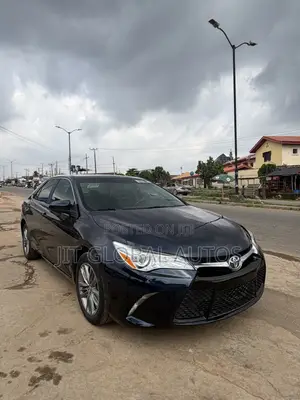 Toyota Camry SE 4dr Sedan (2.5L 4cyl 6A) 2015
