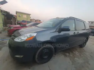 Toyota Sienna CE 2009 Blue