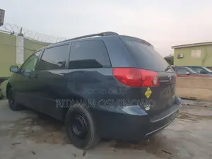 Toyota Sienna CE 2009 Blue
