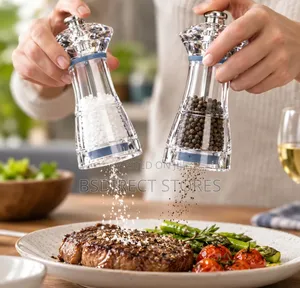 Jamie Oliver Cookware Range Salt and Pepper Mill Grinding Gift Set.