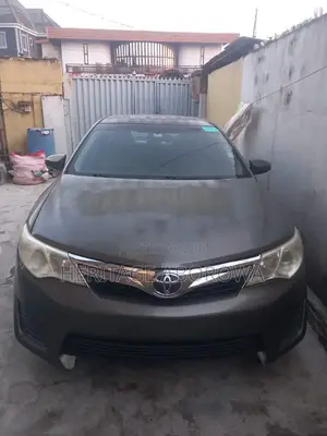 Toyota Camry LE 4dr Sedan (2.5L 4cyl 6A) 2012 Gray