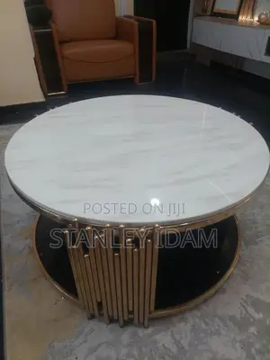 Neatly Used Exclusive Center Table With 2 Side Stools