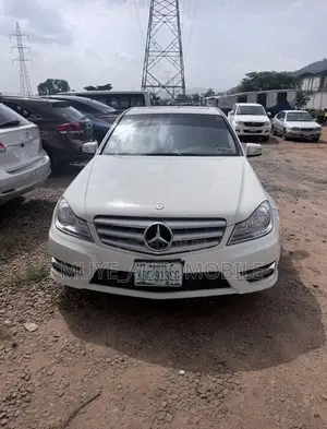 Mercedes-Benz C300 Sport 4Matic Sedan AWD (3.5L 6cyl 7A) 2013 White