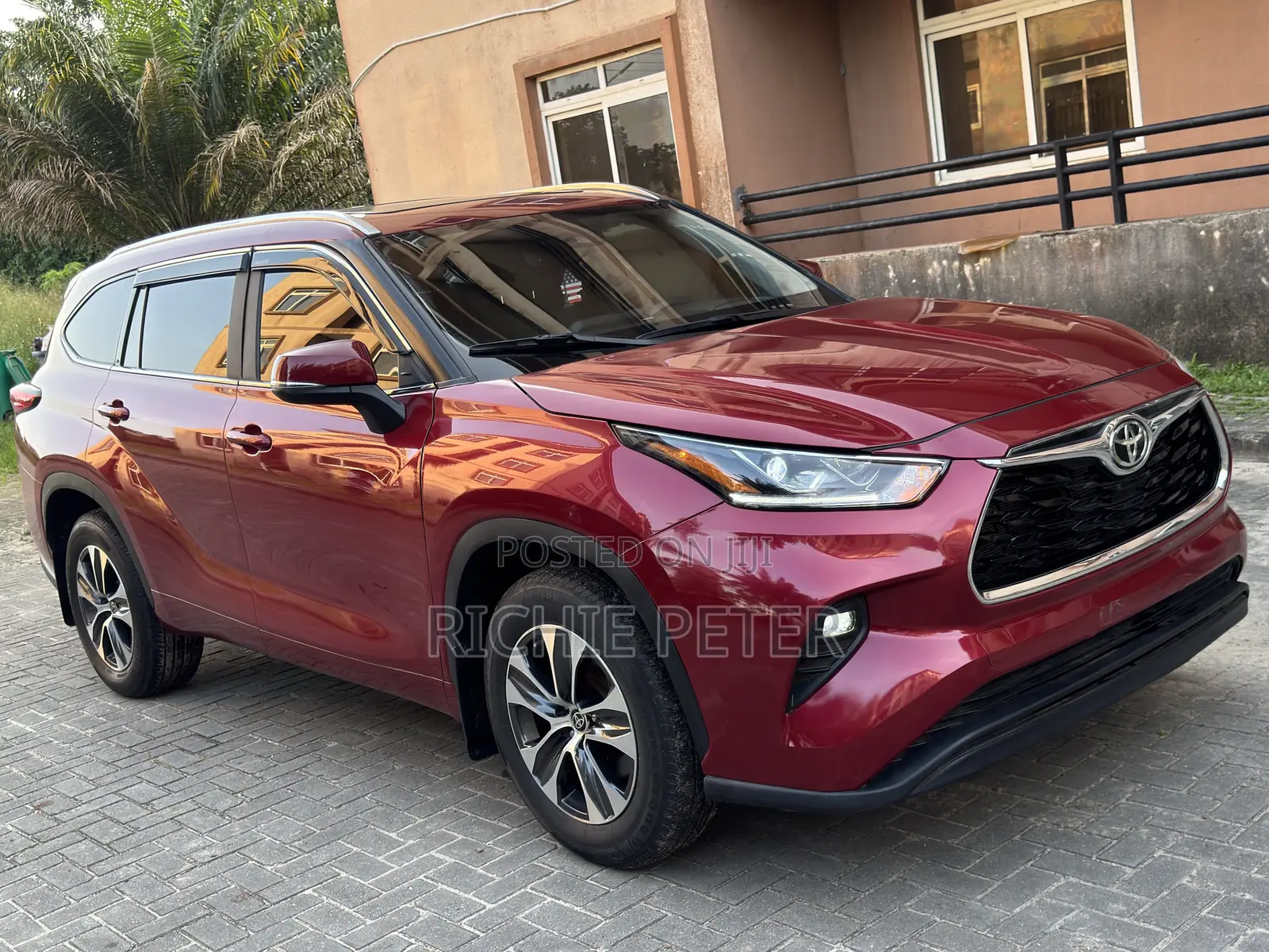 Toyota Highlander XLE 2022 Red